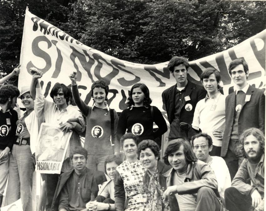 Jóvenes asistentes al mitin del PCE en Montreuil. Francia, 20 de Junio 1971.